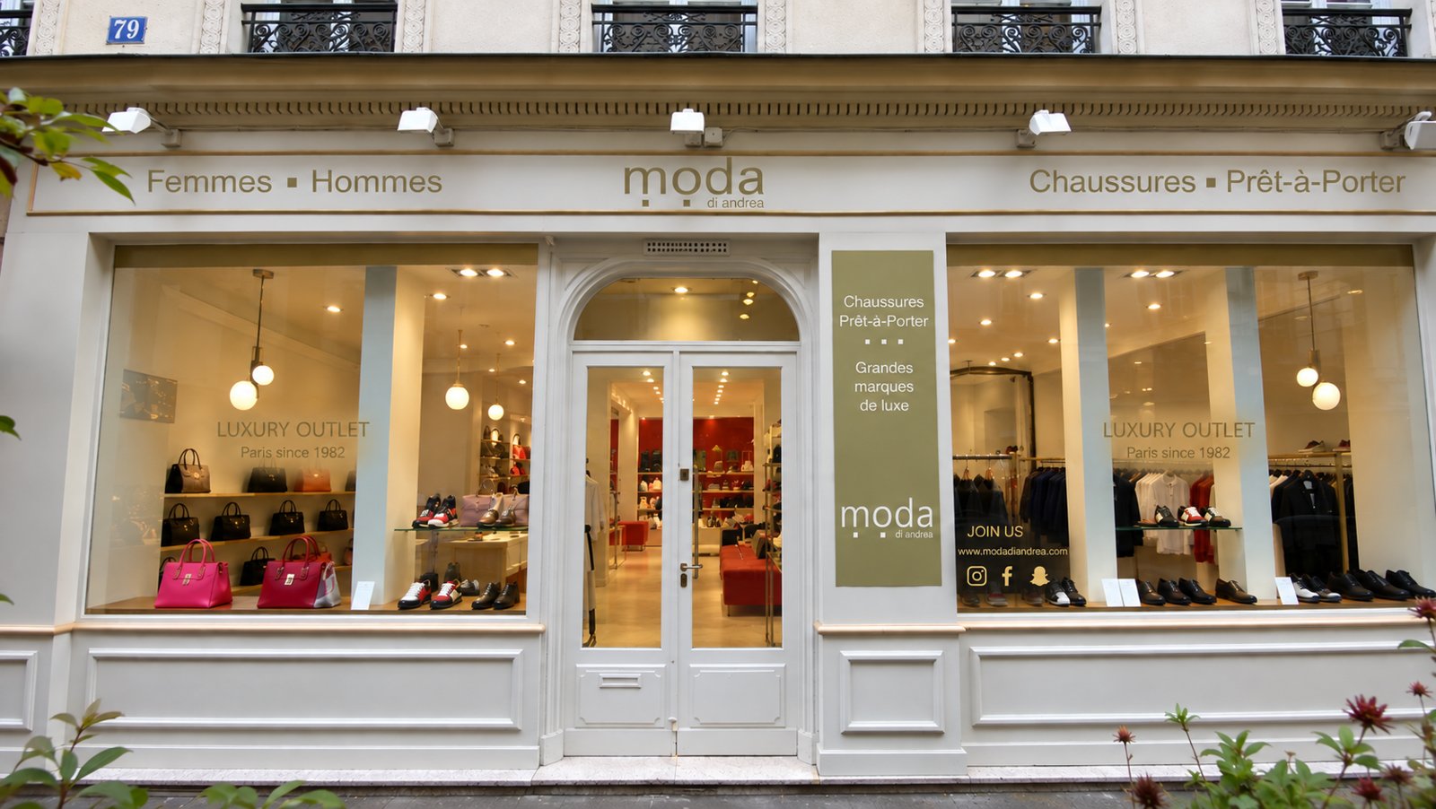 Facciata attuale della boutique Moda di Andrea al 79 rue de la Victoire a Parigi
